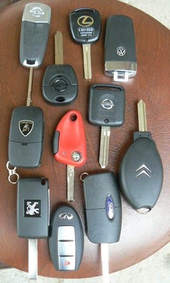 surowe kluczyki samochodowe